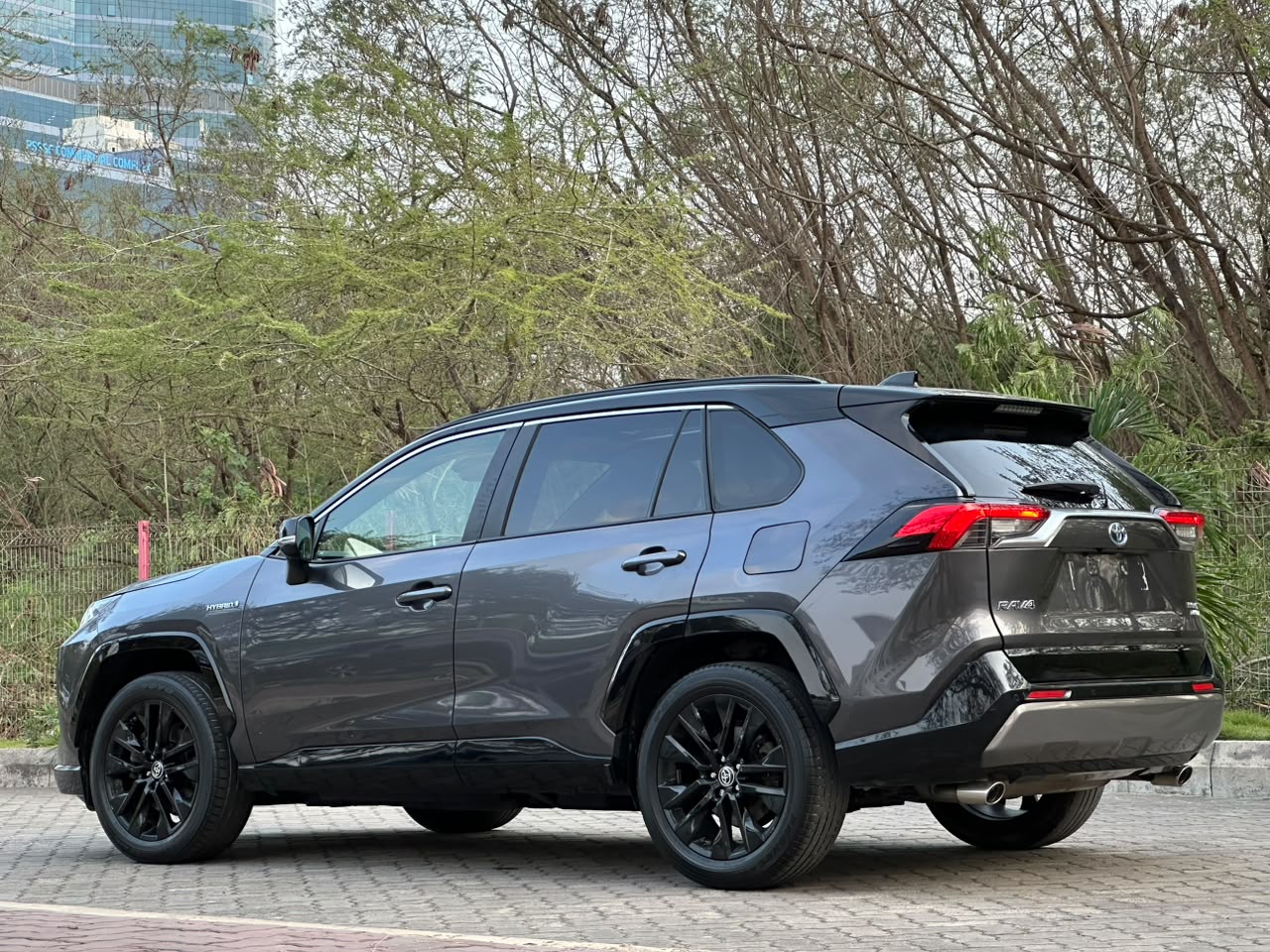TOYOTA RAV4 HYBRID AWD thumbnail 3